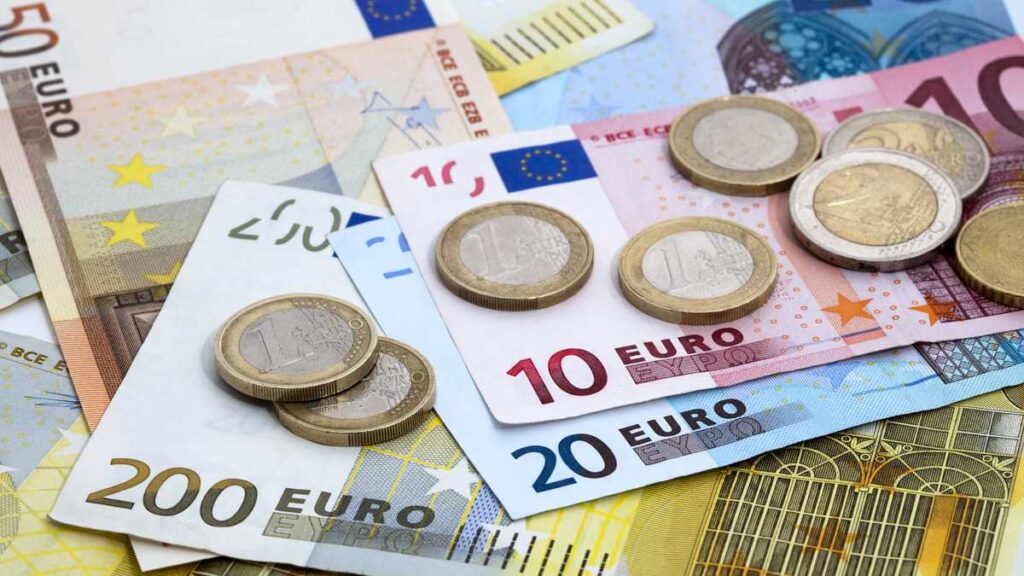 Euro sigue bajando: Cambio del Euro en 63.78 pesos dominicanos Euro sigue bajando: cierra en 63.78 pesos este 12 de noviembre en República Dominicana